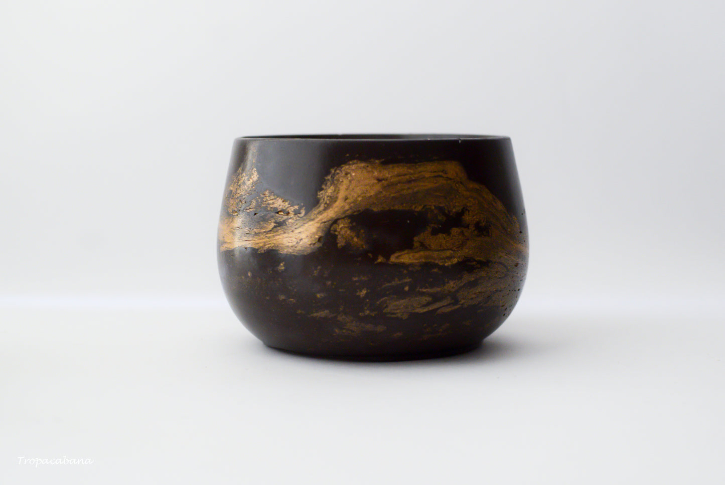 10 oz Handmade Concrete Obsidian Candle, Inspired by the Kilauea Volcano in the big island of Hawaii, in black and golden patterns, smells fruity, floral, beachy and smokey, made with coconut wax, vegan candle, luxury candle, TropaCabana.
